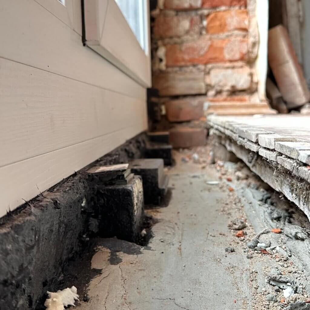 фото установки низа окна выход на балкон примыкание к полу