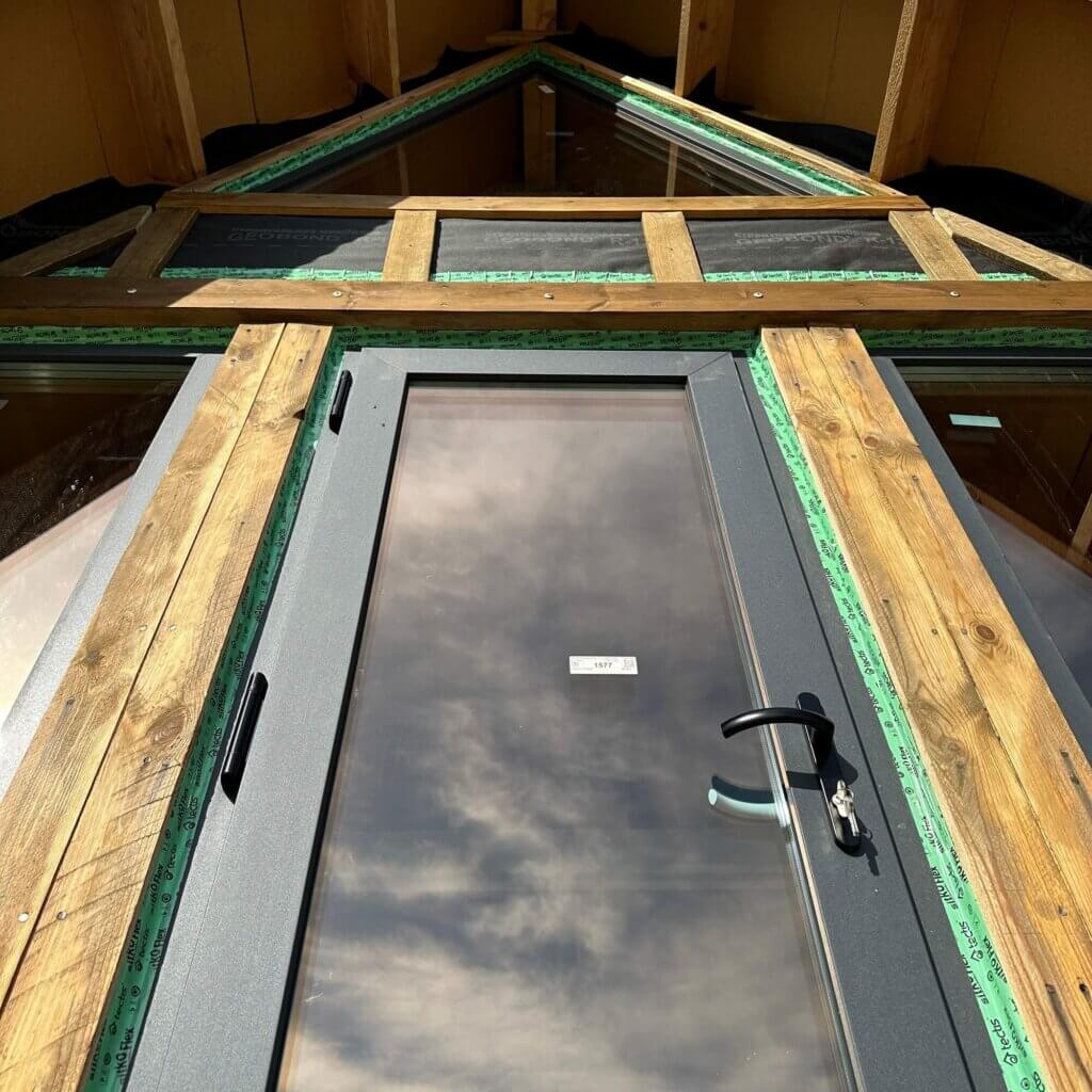 ПВХ дверь из дверного профиля кеммерлинг 76 medos jowisz белый и черный