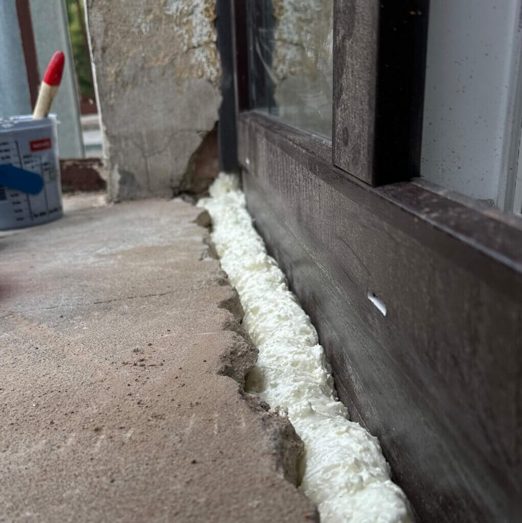 запенка со стононы улицы